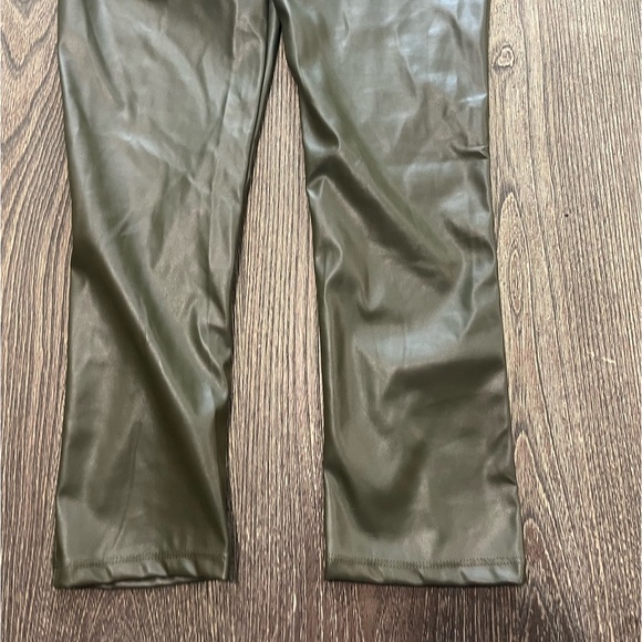 NWT PrettyLittleThing Khaki Faux Leather High Waist Cropped Trouser Green Size 4 - Picture 8 of 9